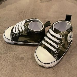 Camo Converse infant sneaker